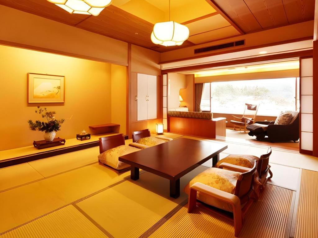 Shiratama No Yu Senkei Tatami Room Tea Table