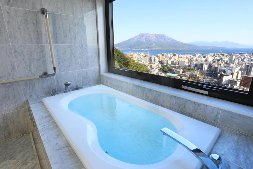 Shiroyama Hotel Kagoshima Bathroom View