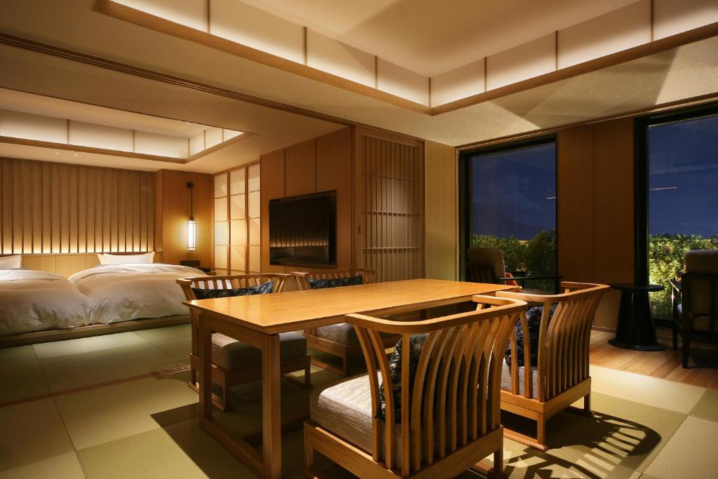 Shiroyama Hotel Kagoshima Dining Bedroom