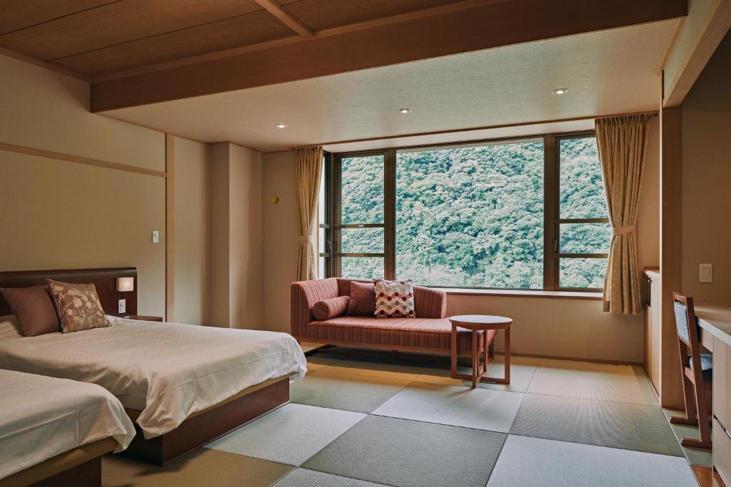 Shogawa Onsen Yumetsuzuri Tatami Room Large Window