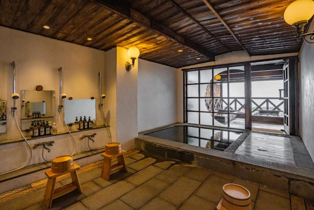 Shorenkan Yoshinoya Onsen Room