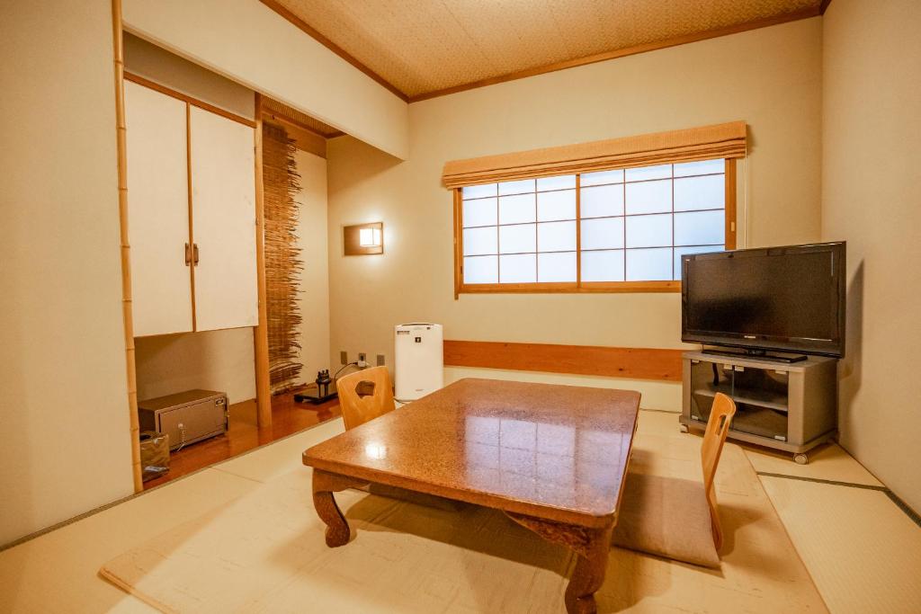 Shorenkan Yoshinoya Tatami Room Tv