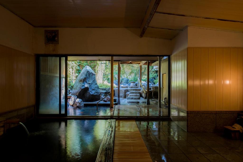 Shosenkaku Kagetsu Indoor Onsen