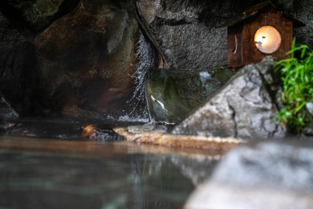 Shosenkaku Kagetsu Onsen Rocks Lantern