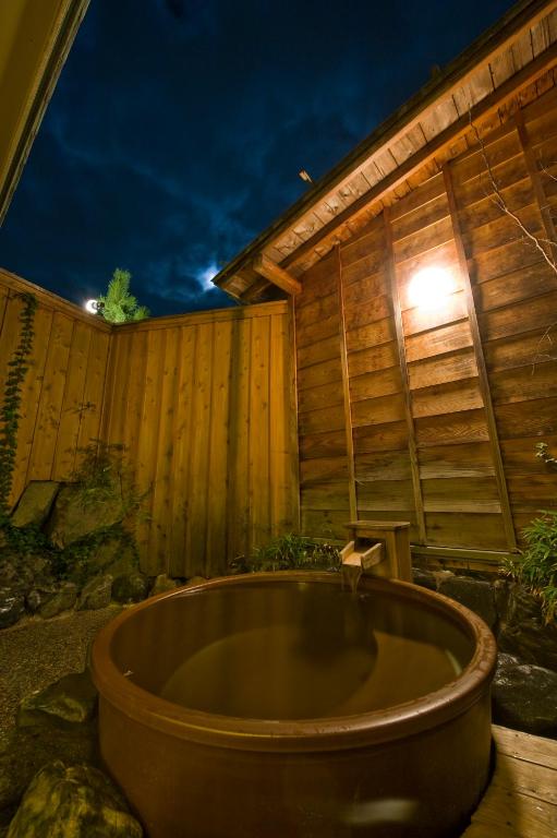 Shosenkaku Kagetsu Outdoor Onsen