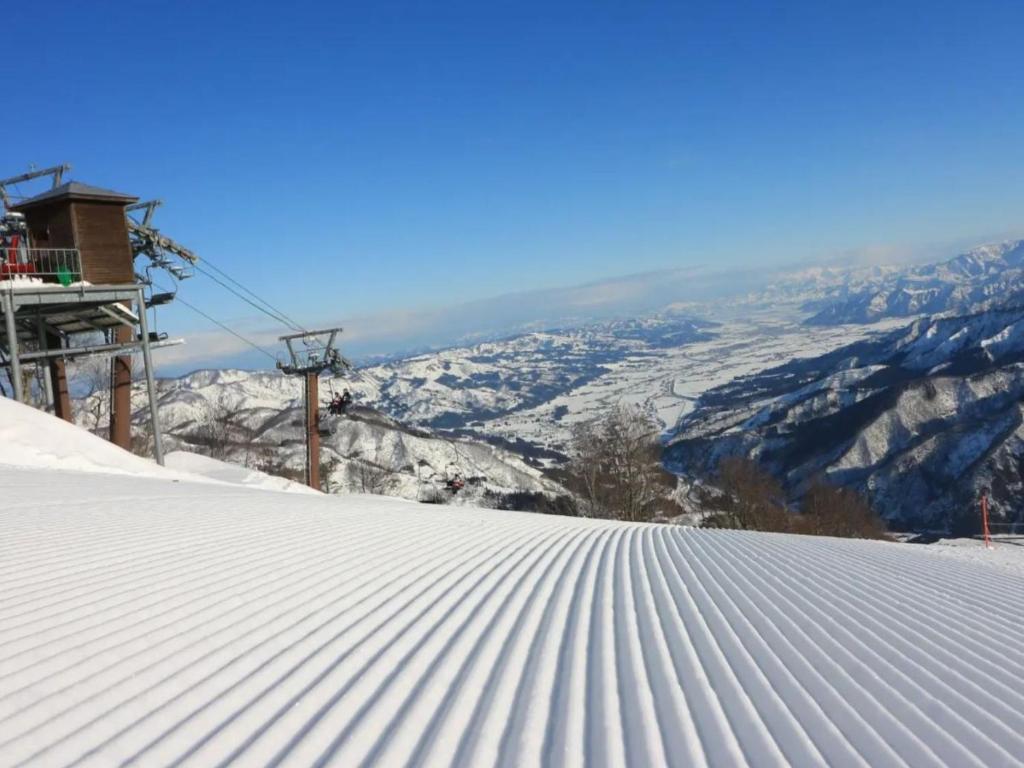 Shosenkaku Kagetsu Ski Lift Snowy Mountains