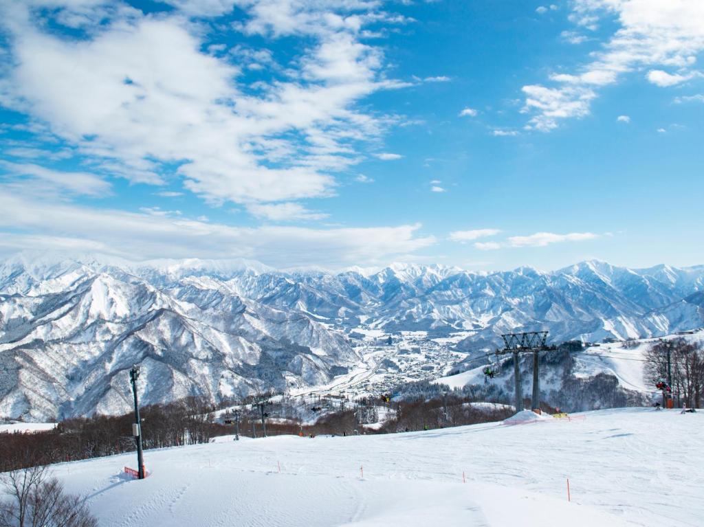 Shosenkaku Kagetsu Snowy Mountain View