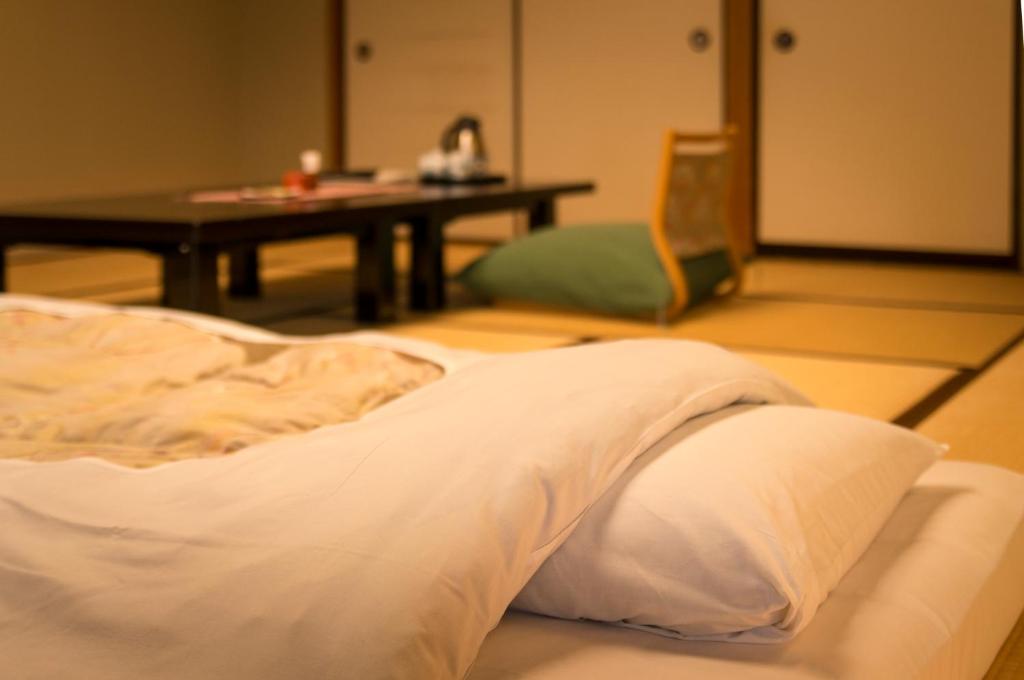 Shosenkaku Kagetsu Tatami Room Futon Tea Table
