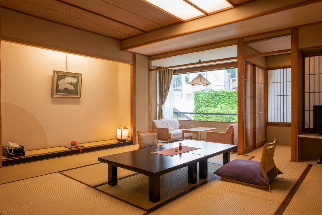 Shosenkaku Kagetsu Tatami Room Sofa