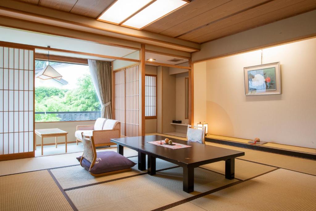 Shosenkaku Kagetsu Traditional Tatami Room