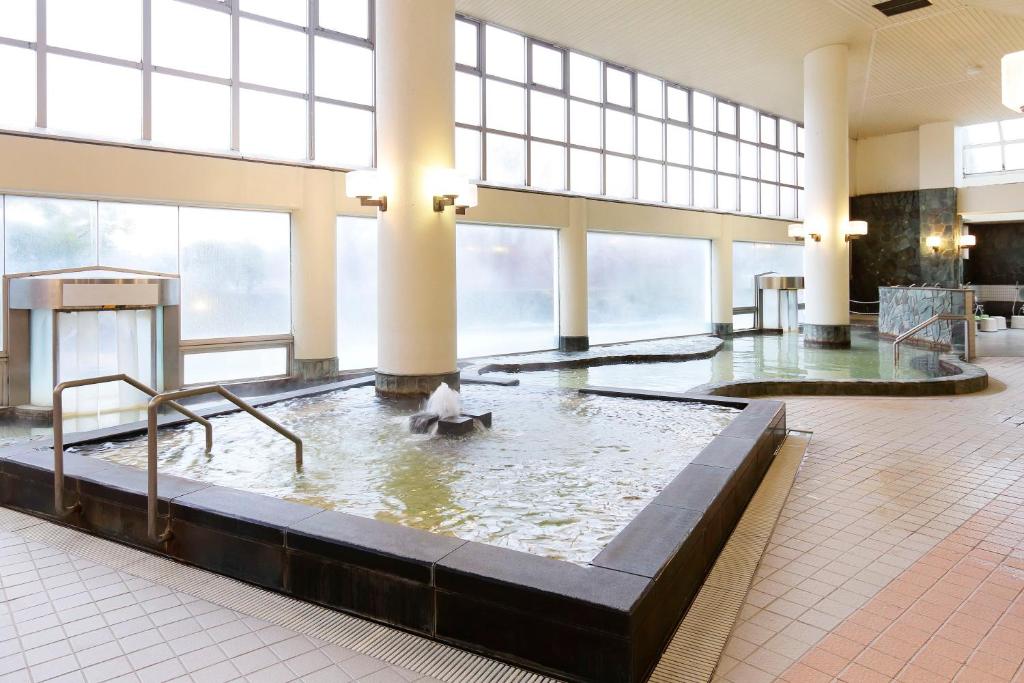 Spa Resort Hawaiians Indoor Onsen