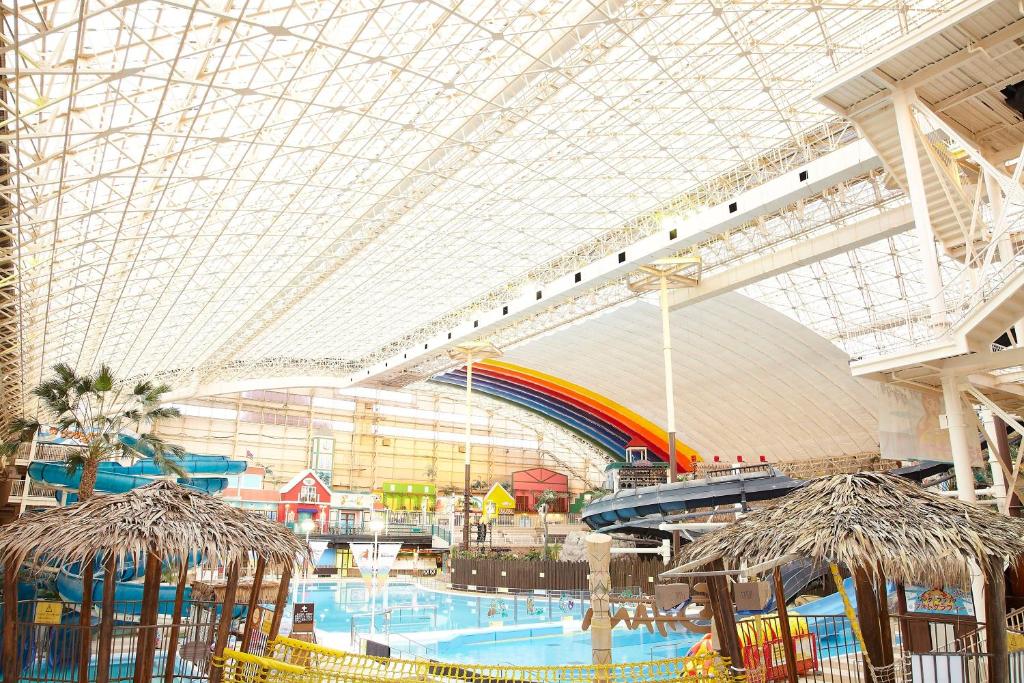 Spa Resort Hawaiians Indoor Waterpark