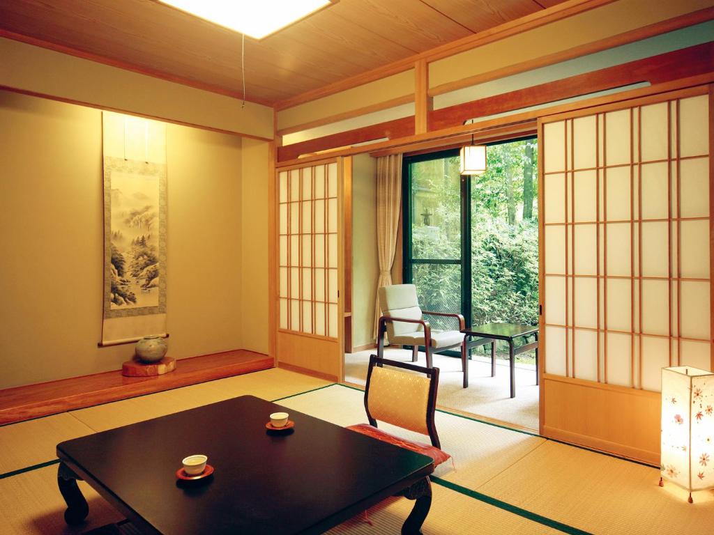 Suikoen Tatami Room With Tea Table
