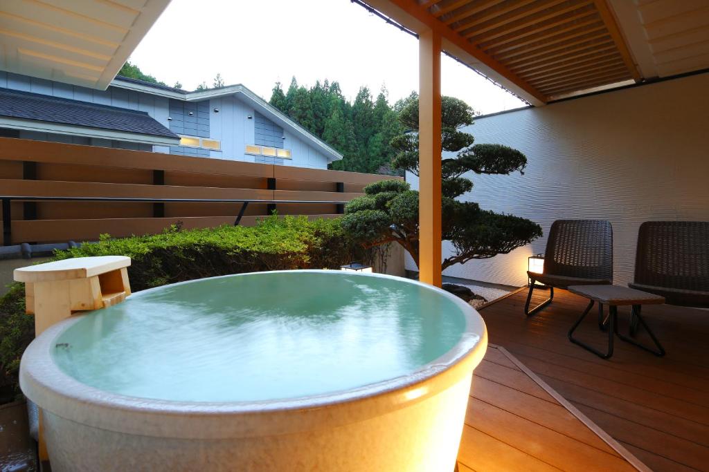 Syoenso Hozukawatei Outdoor Bath