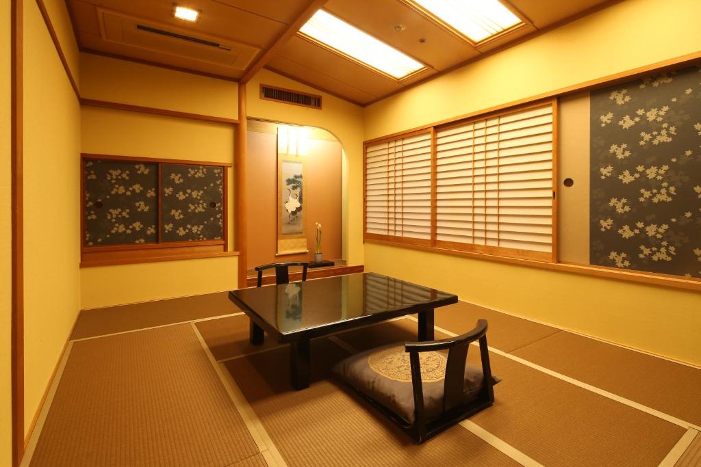 Syoenso Hozukawatei Tatami Room Table Chair