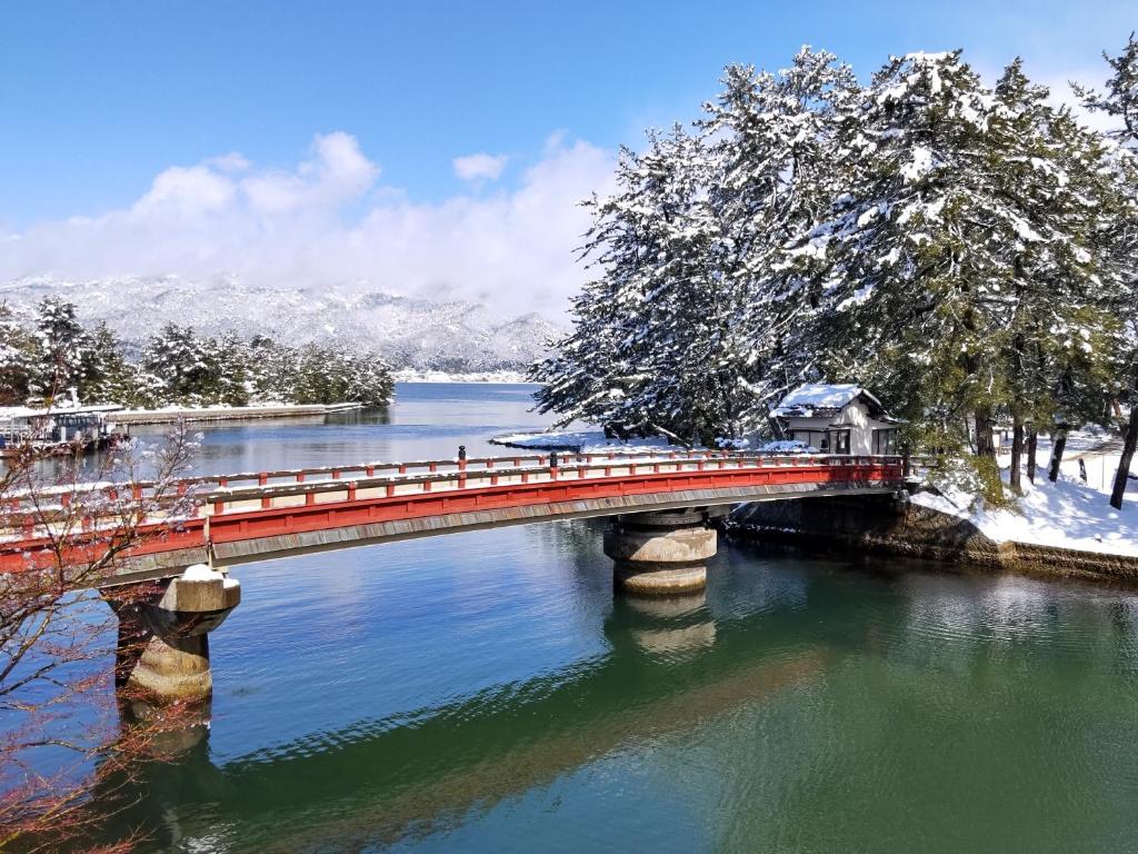 Taikyoro Snowy Bridge Lake