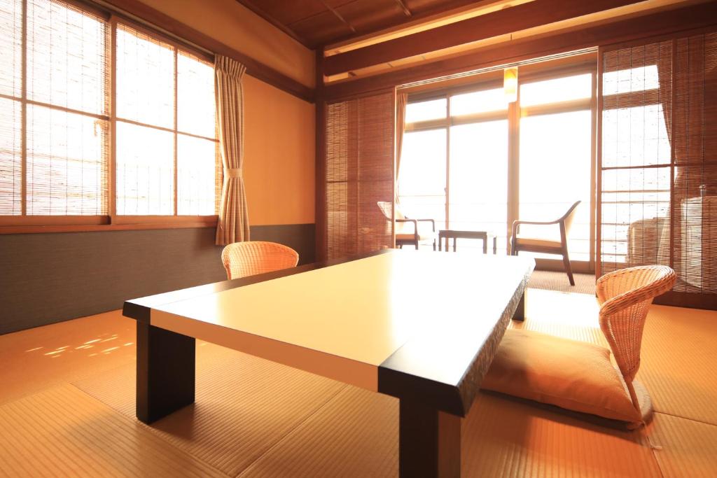 Taiseikan Tatami Room Wooden Chairs