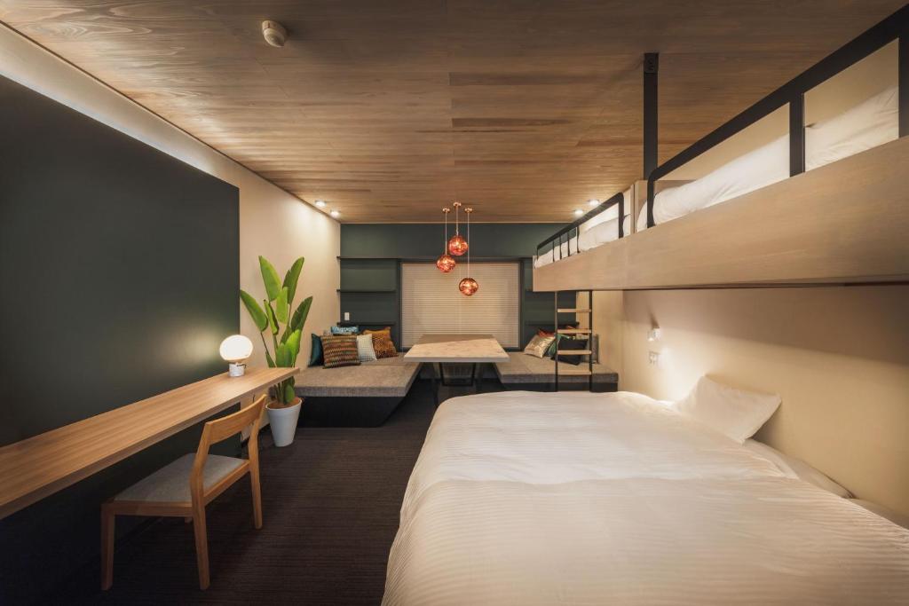 Takamiya Jurin Hotel Modern Room Bunk Bed Desk