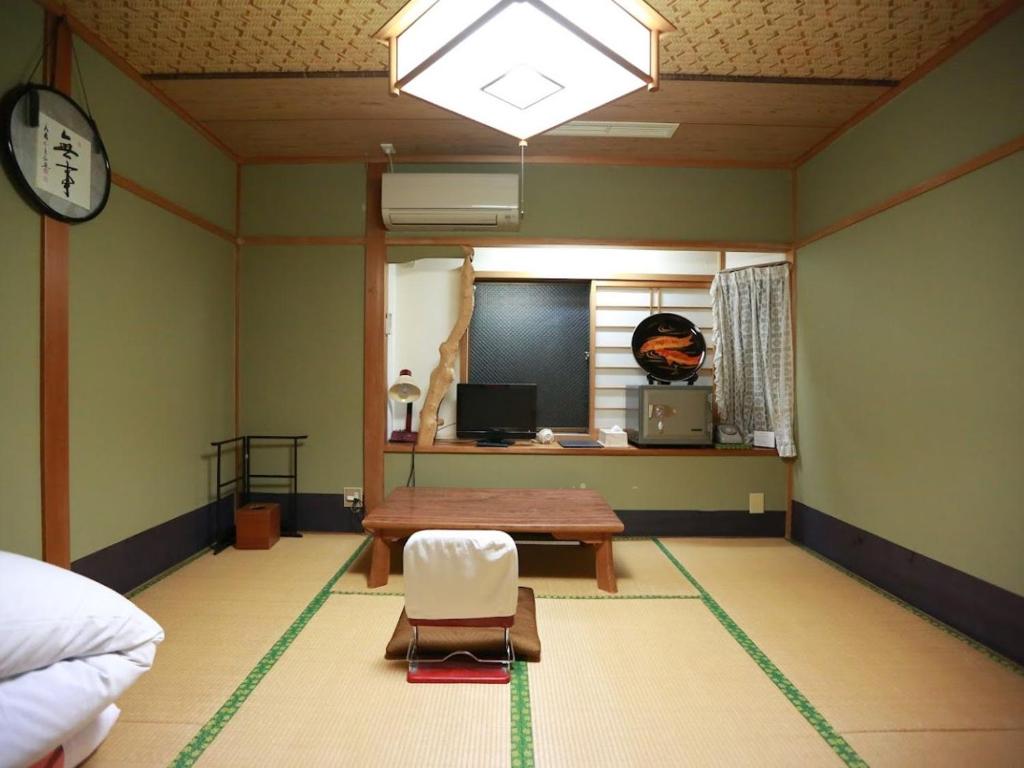 Takao Kanko Hotel Tatami Room Tea Table