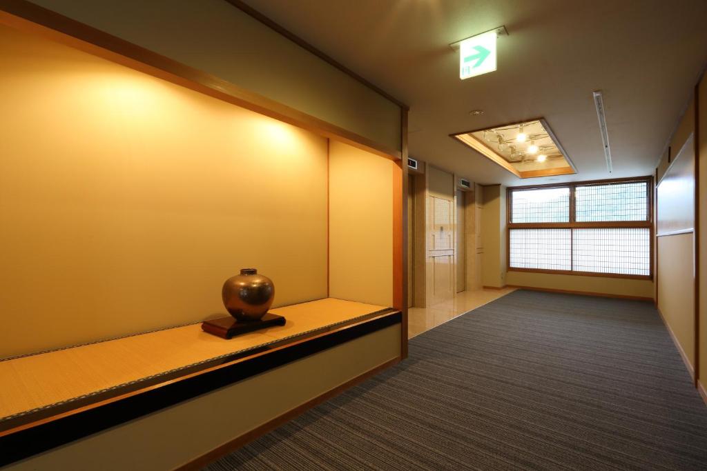 Tateyama Prince Hotel Hallway Vase