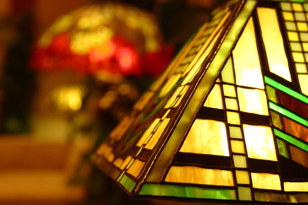 Tateyama Prince Hotel Stained Glass Lamp