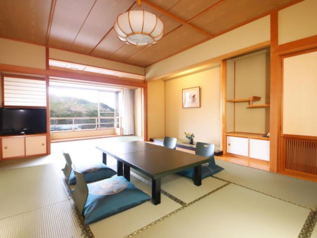 Tateyama Prince Hotel Tatami Room Low Table Cushions