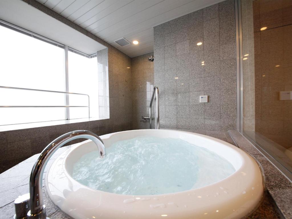 Tendo Hotel Onsen Bath