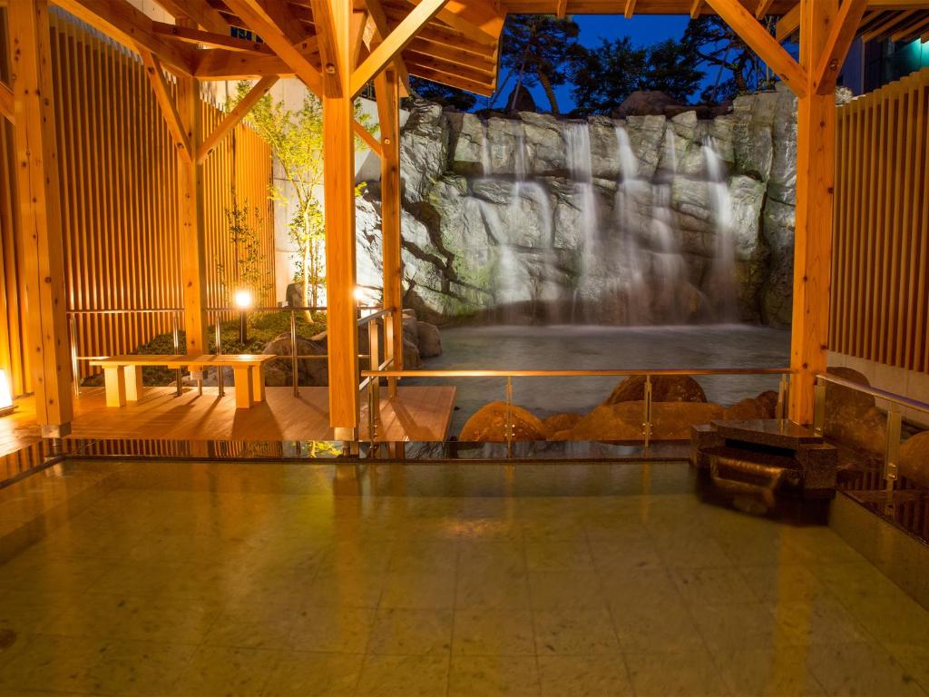 Tendo Hotel Onsen Waterfall
