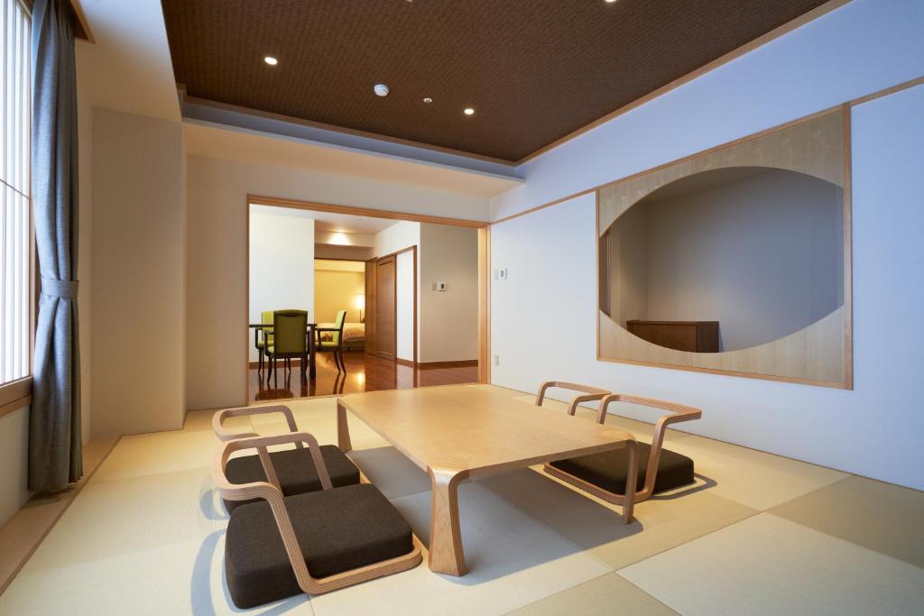 Tendo Hotel Tatami Mat Room