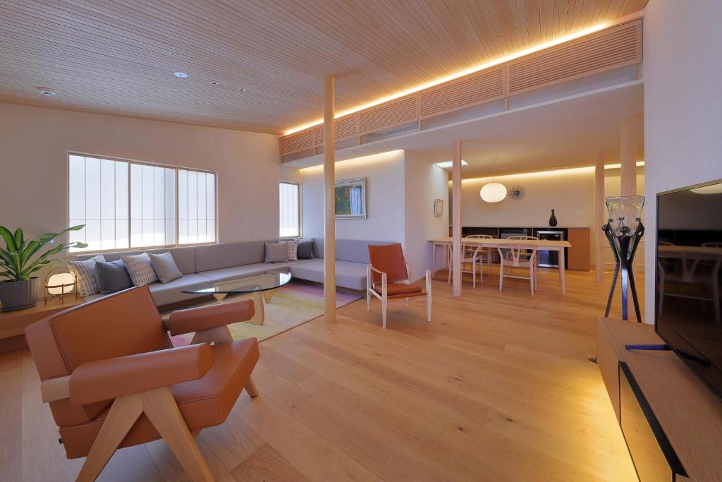 Tendo So Modern Lounge