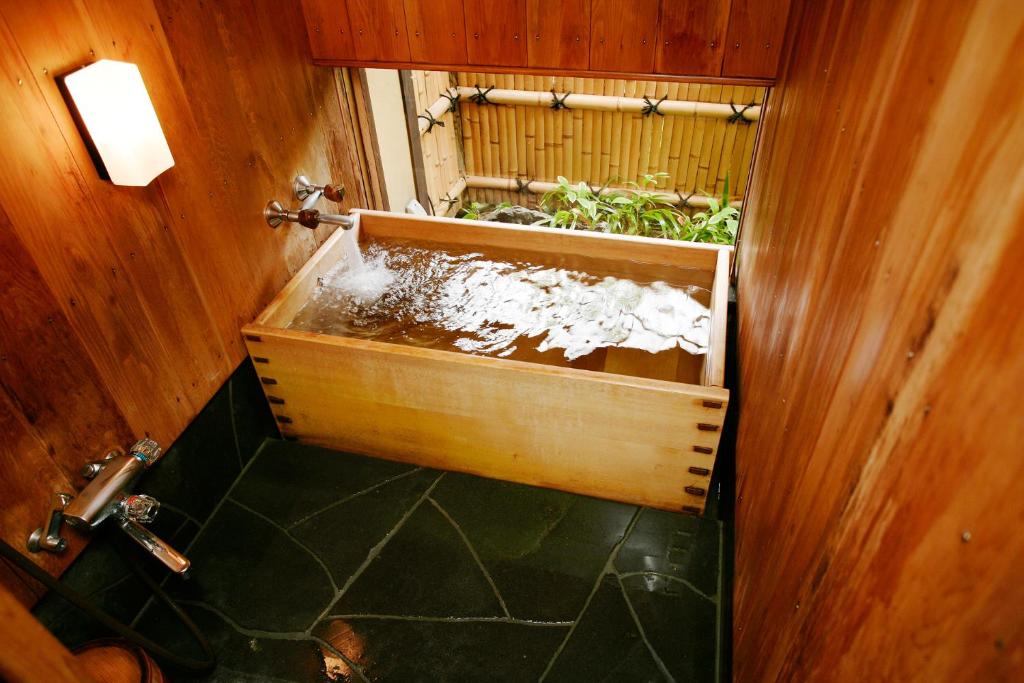 Tendo So Wooden Bath