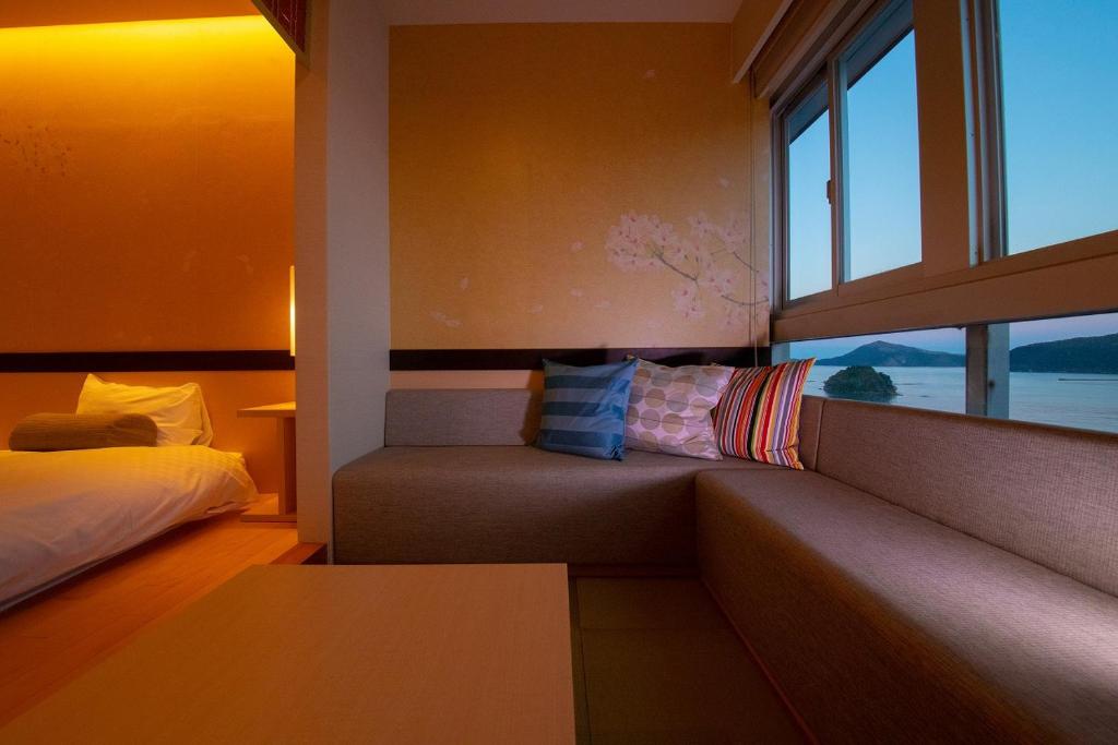 Toba Grand Hotel Bed Sofa Sea View