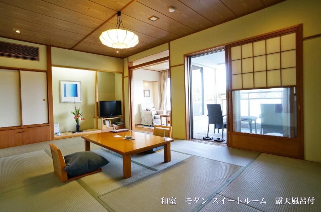 Toba Grand Hotel Japanese Room