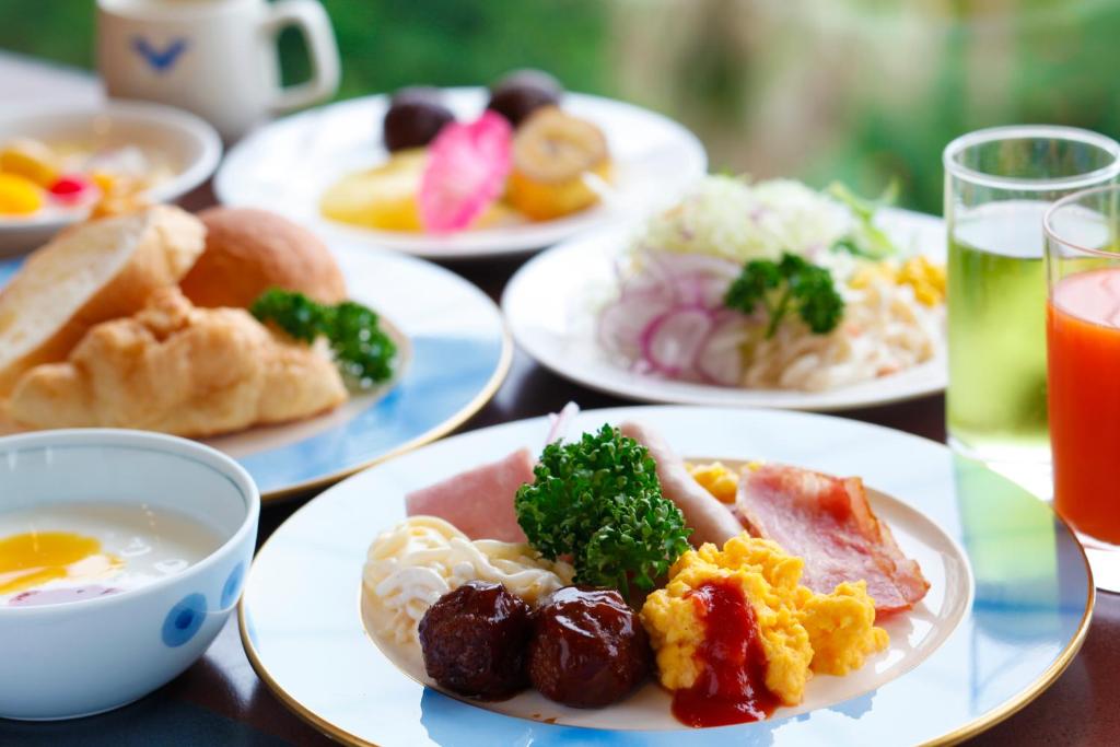 Toba Seaside Hotel Breakfast Spread