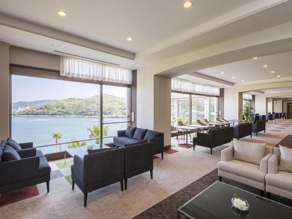 Toba Seaside Hotel Lounge Area