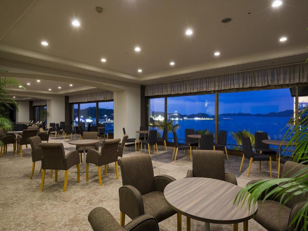 Toba Seaside Hotel Lounge Ocean View