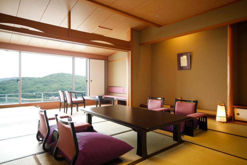 Toba Seaside Hotel Traditional Tatami Room