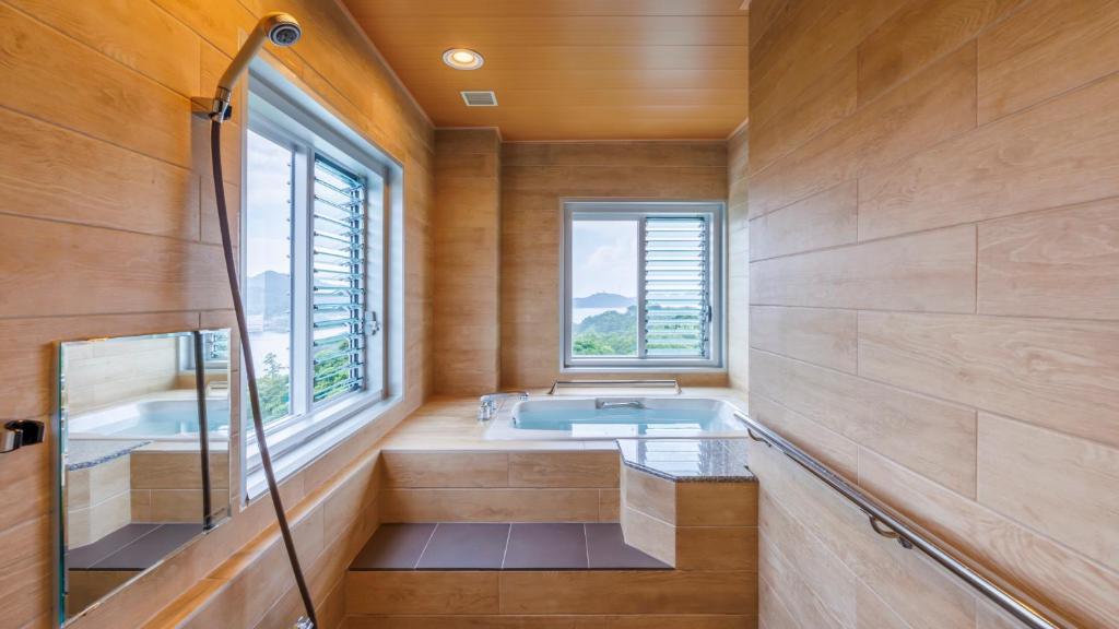 Todaya Onsen Bathroom