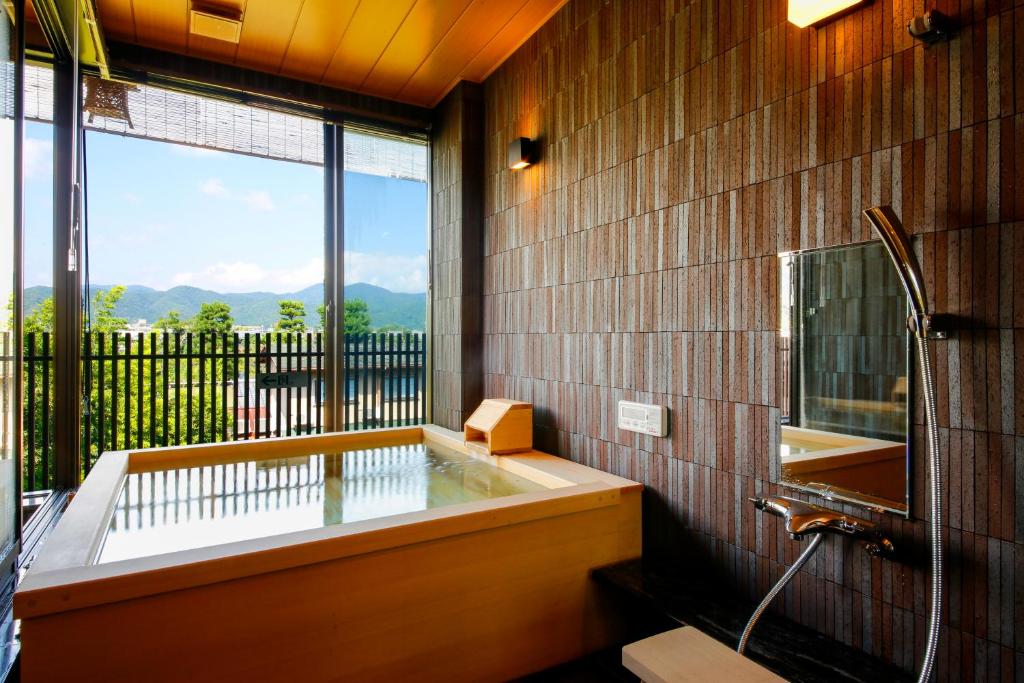 Togetsutei Onsen Bathroom