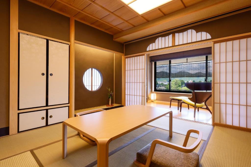 Togetsutei Tatami Room Mountain View