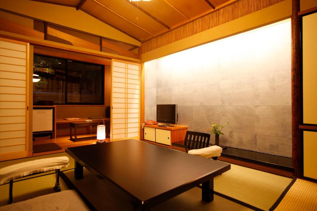 Togetsutei Tatami Room Tea Table