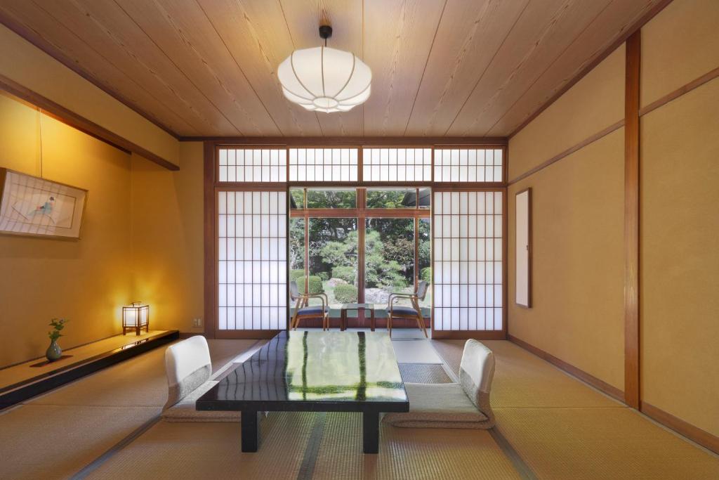 Tokiwa Bekkan Tatami Room With Garden View