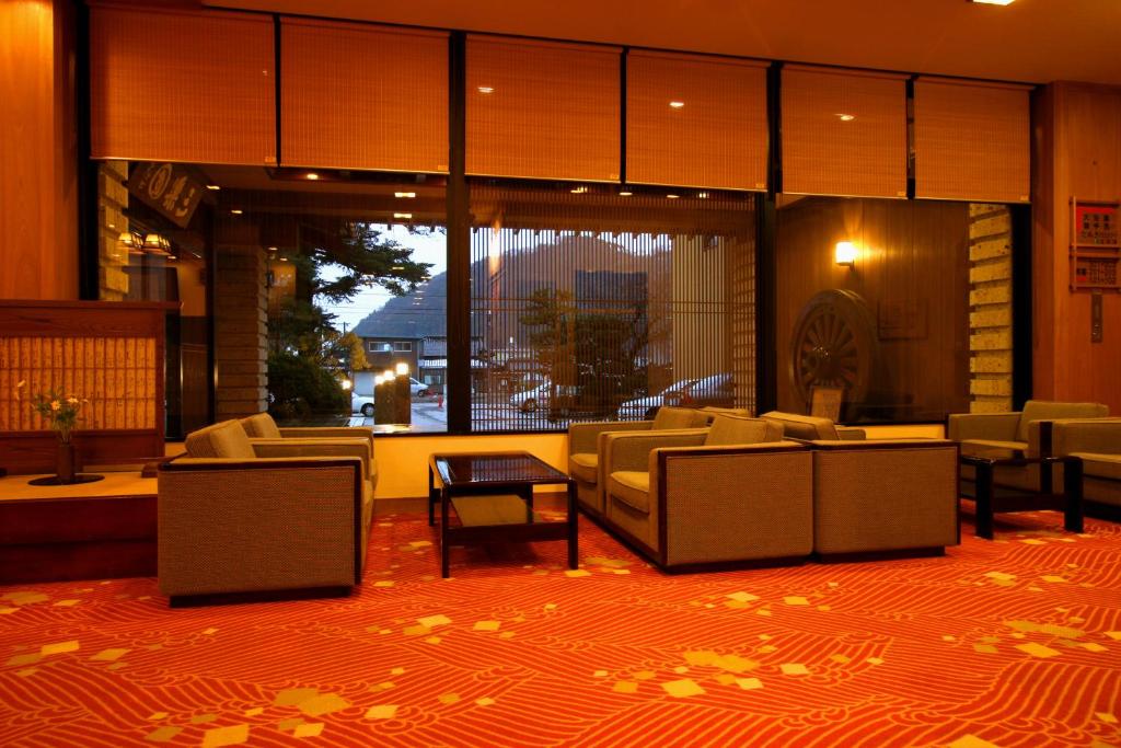 Torigoe Inn Sanrakuen Lobby Seating Area