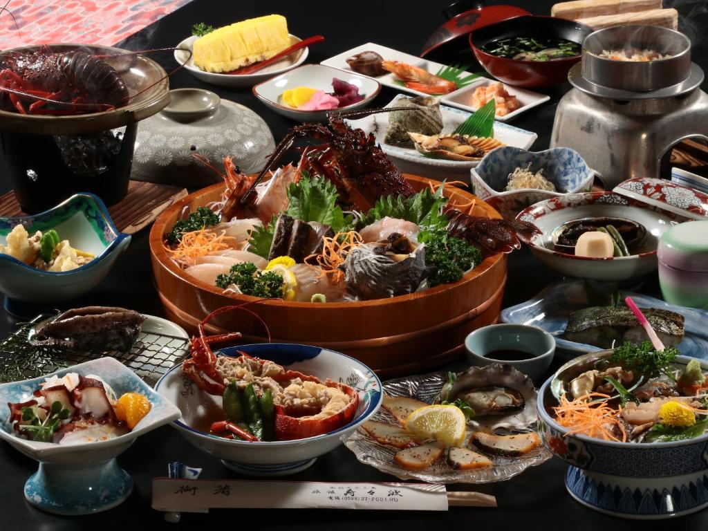 Toshijima Onsen Suzunami Kaiseki Dinner
