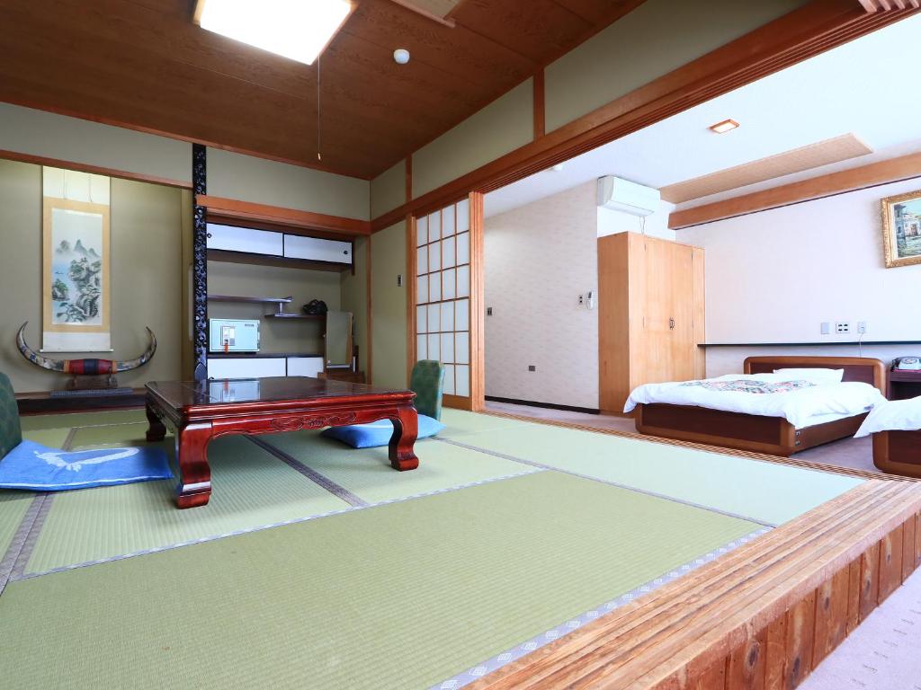 Toshijima Onsen Suzunami Tatami Room