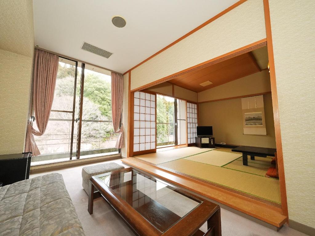 Tounomine Kanko Hotel Tatami Room Living Area