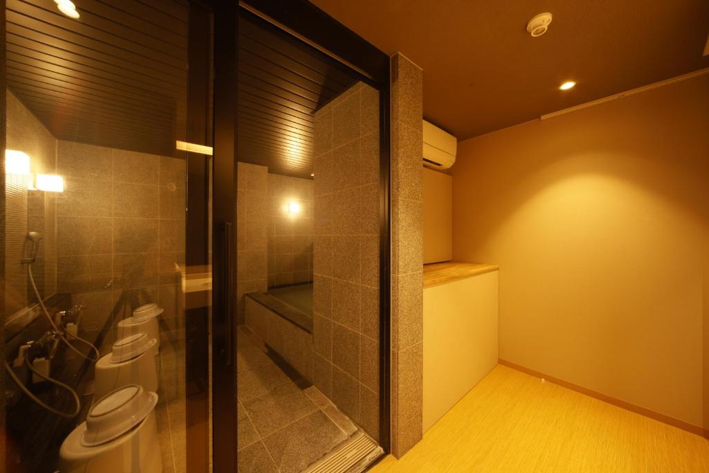 Towa Machiya Suite Onsen Bathroom
