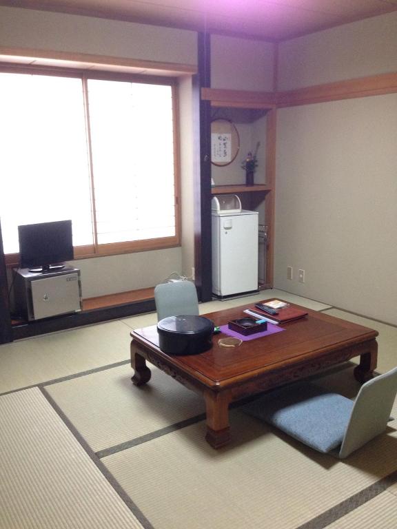 Towadako Lakeside Hotel Tatami Room Table And Chairs