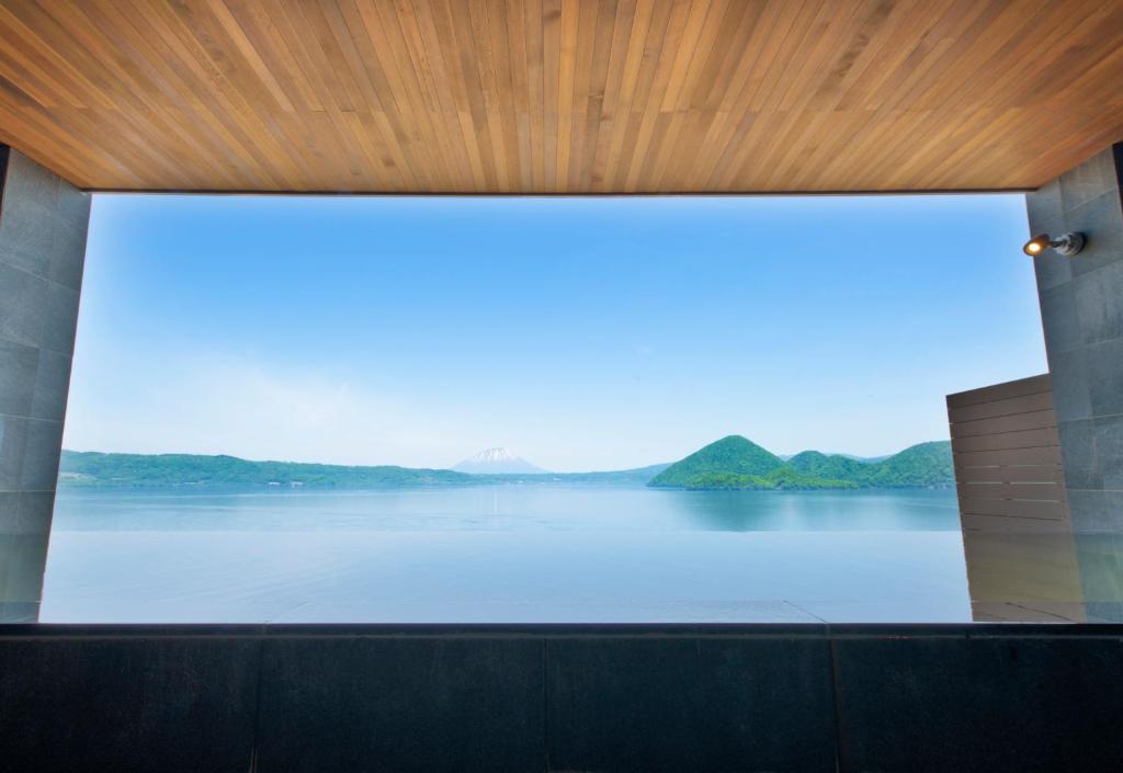 Toyako Manseikaku Hotel Lakeside Terrace Onsen View