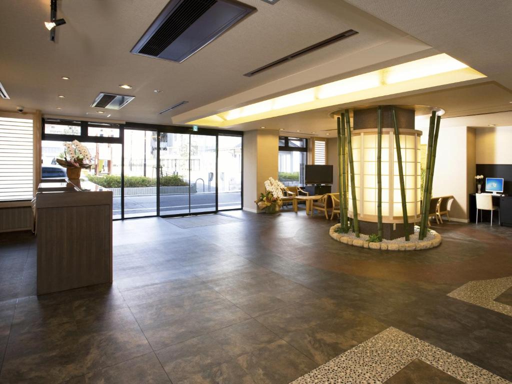 Traditional Japanese Ryokan Hirashin Kyoto Lobby